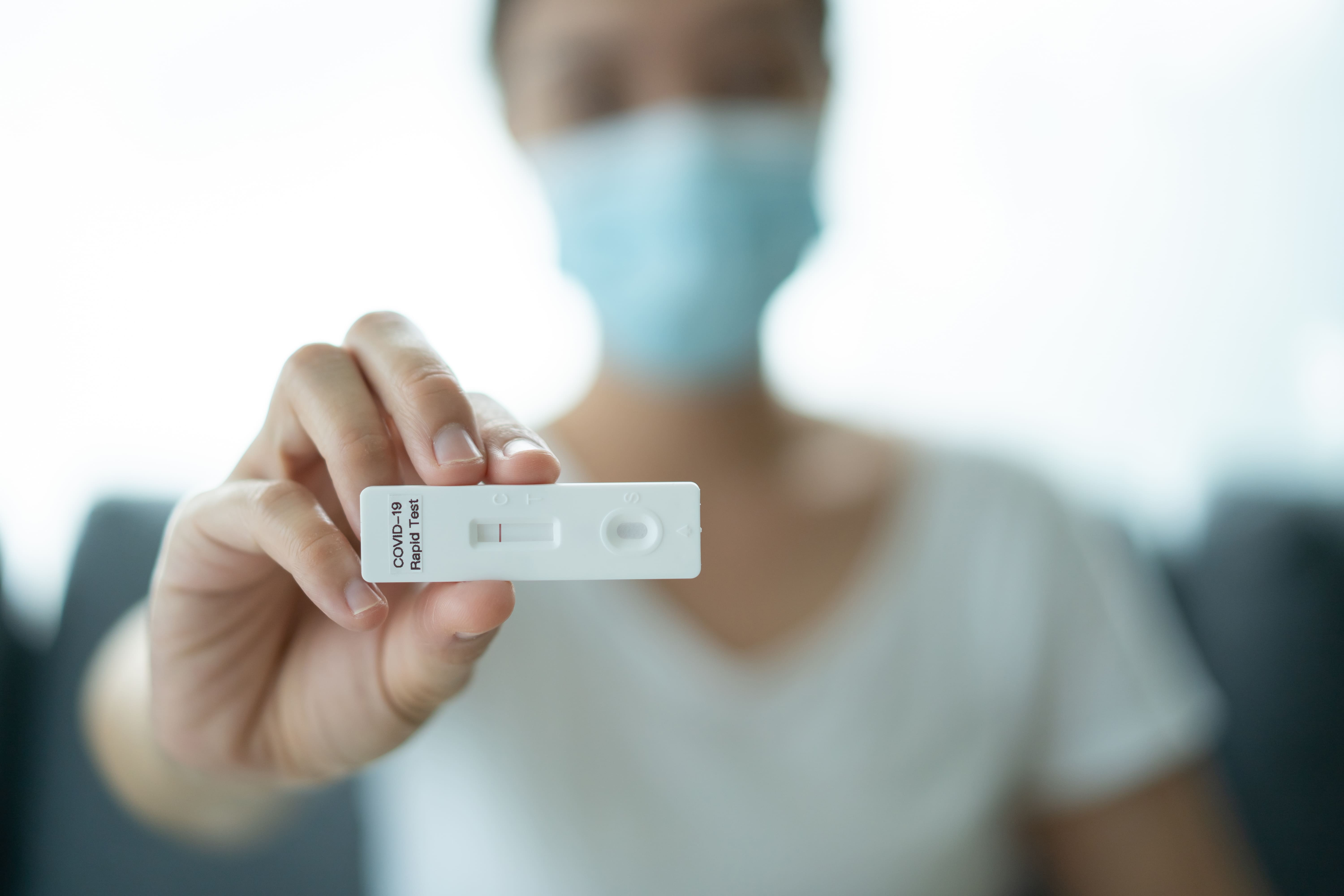 快篩陽性6種人別躲PCR！ 專家籲及早使用抗病毒藥　減少中重症